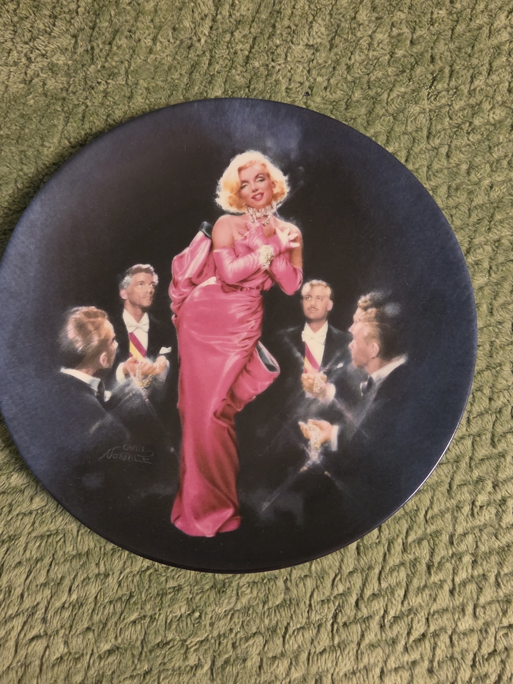 Marilyn Monroe White Plate with Red Lip Print